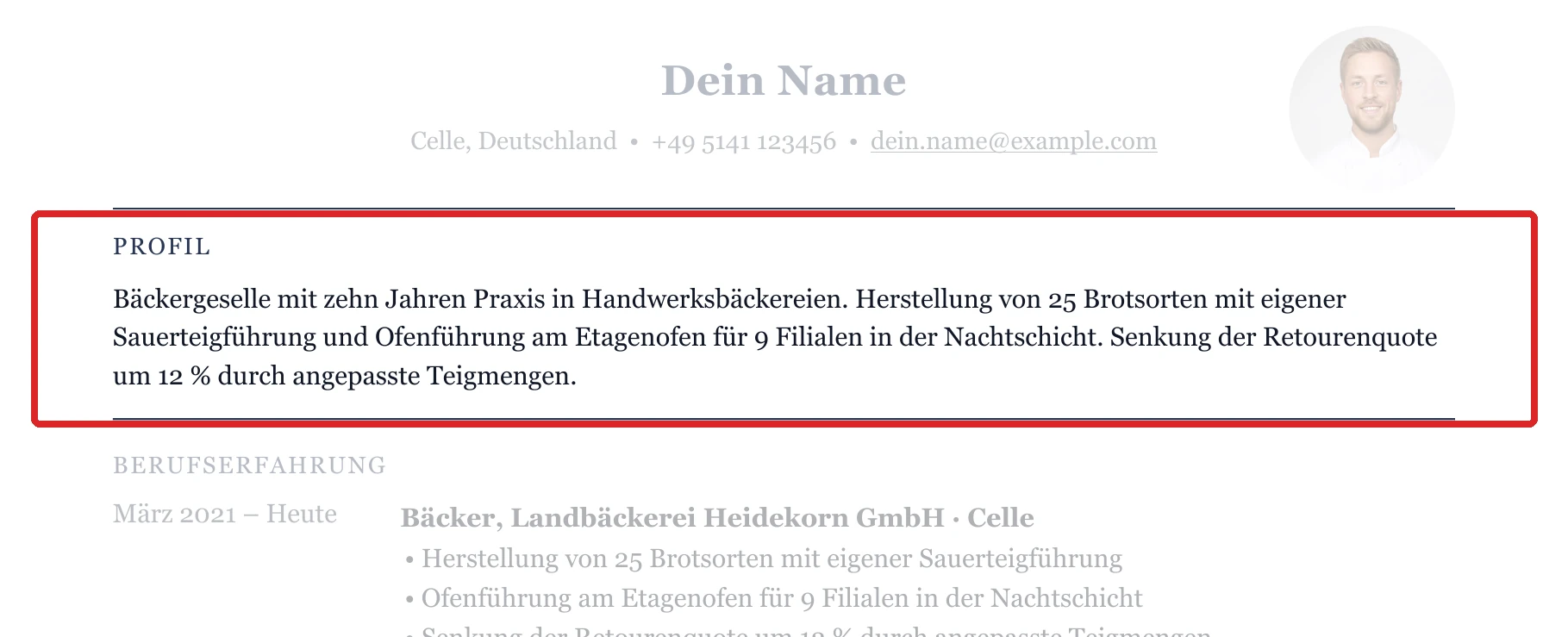 Wo ein Kurzprofil stehen würde – Muster mit eingefügtem Kurzprofil zwischen Kontaktdaten und Berufserfahrung