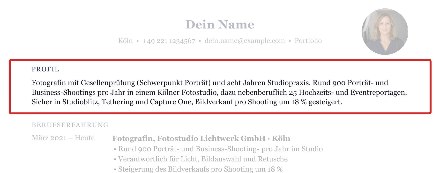 Wo ein Kurzprofil stehen würde – Muster mit eingefügtem Kurzprofil zwischen Kontaktdaten und Berufserfahrung