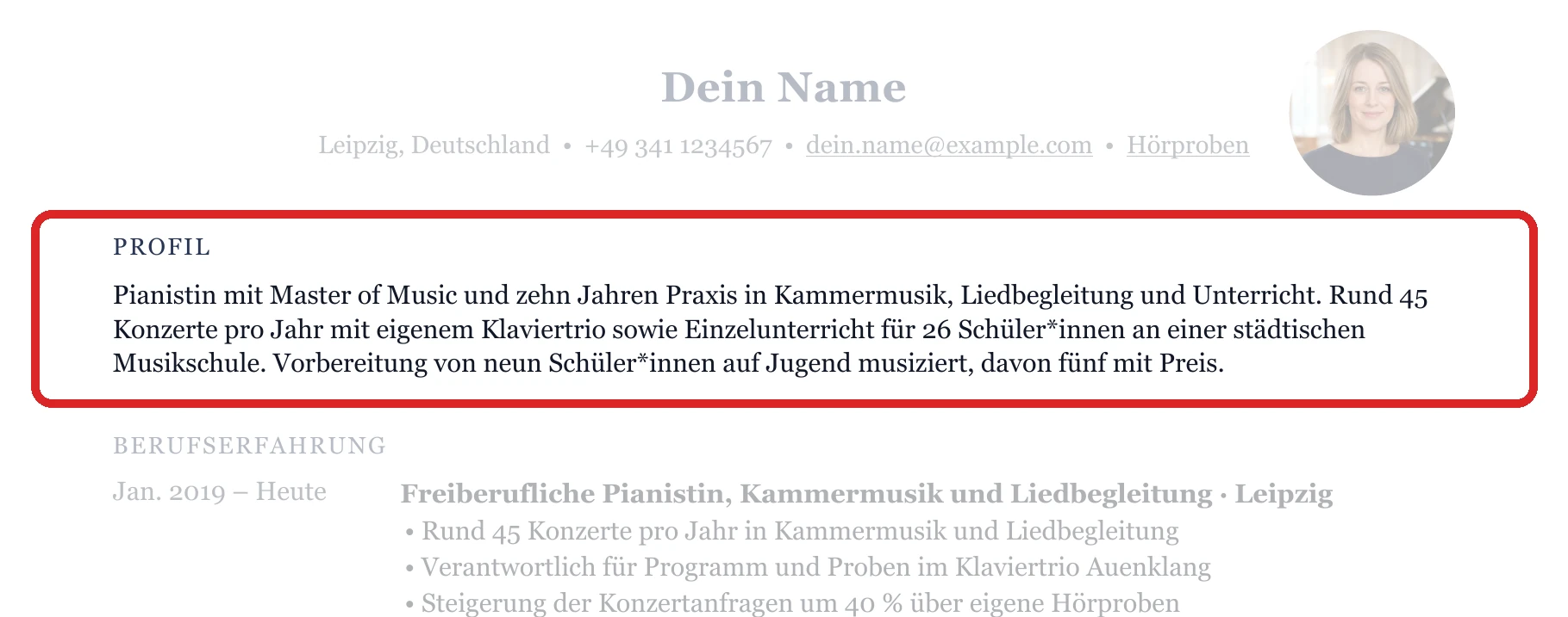 Position eines Kurzprofils zwischen Kontaktdaten und Berufserfahrung