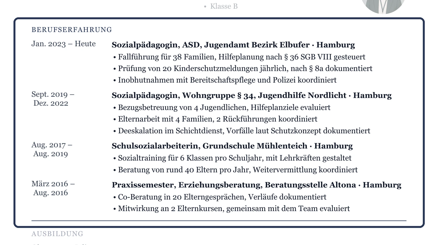 Jede Station: Position mit Arbeitsfeld, Träger, Ort, Zeitraum und zwei bis drei Stichpunkte – Muster Kinder- & Jugendhilfe