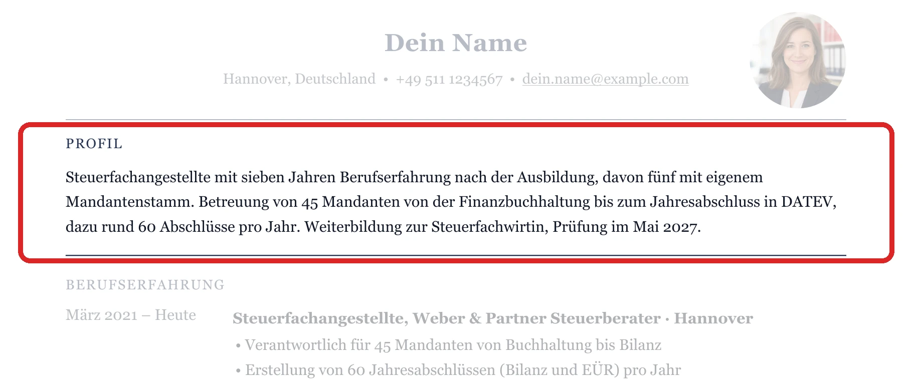 Wo ein Kurzprofil stehen würde – Muster mit eingefügtem Kurzprofil zwischen Kontaktdaten und Berufserfahrung